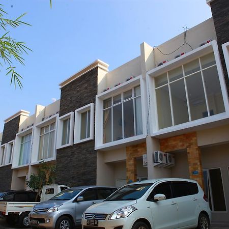 Seroja Kostel Golo Yogyakarta Bagian luar foto