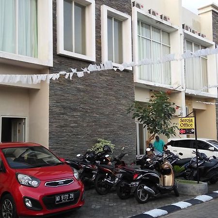 Seroja Kostel Golo Yogyakarta Bagian luar foto