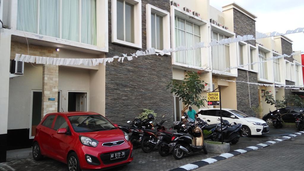 Seroja Kostel Golo Yogyakarta Bagian luar foto