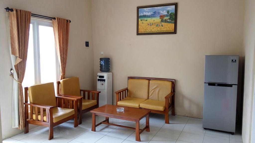 Seroja Kostel Golo Yogyakarta Bagian luar foto