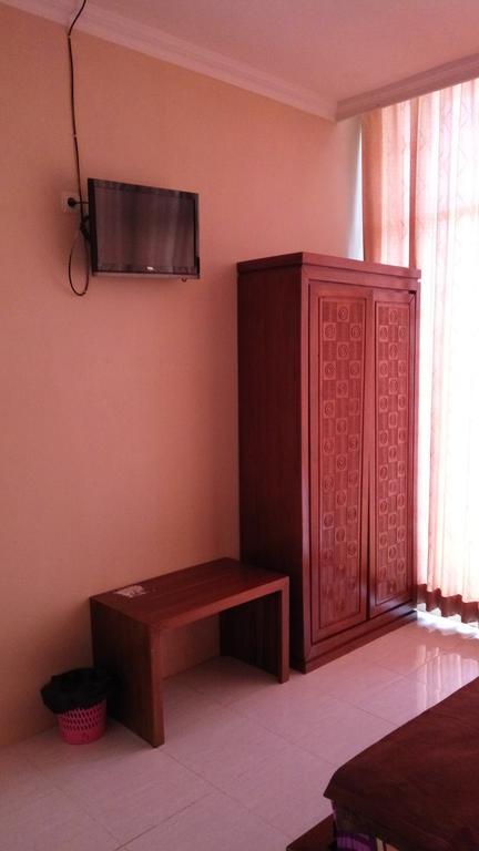 Seroja Kostel Golo Yogyakarta Bagian luar foto